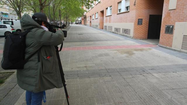 Edificio en el que ha muerto una mujer al precipitarse desde una tercera planta en San Jorge Patxi Cascante