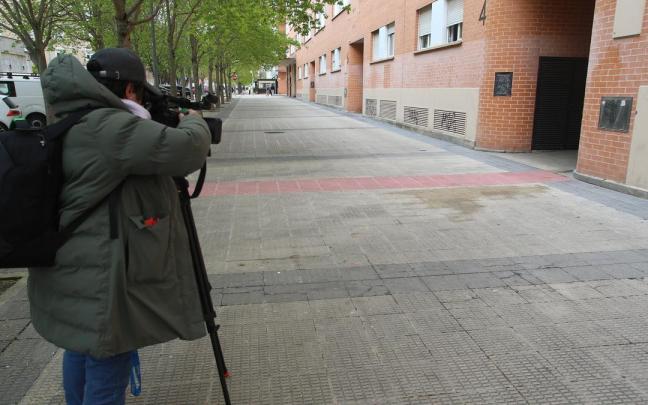 Edificio en el que ha muerto una mujer al precipitarse desde una tercera planta en San Jorge Patxi Cascante