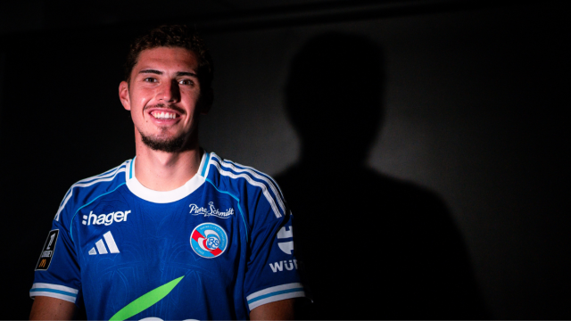 Joaquín Panichelli en imagen posando como nuevo jugador del Strasbourg. Foto: RC Strasbourg