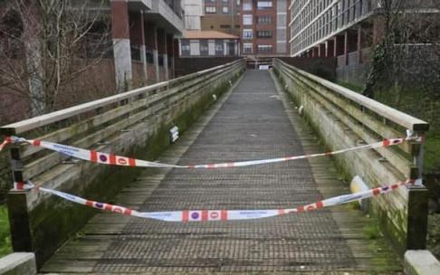 Imagen de la pasarela cerrada Ayuntamiento de Bermeo