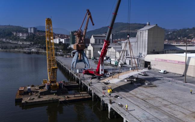  La pasarela 'All Iron' culmina su primer tramo sobre la ría / Diputación Foral de Bizkaia