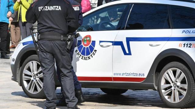 Imagen de archivo de una patrulla de la Ertzaintza