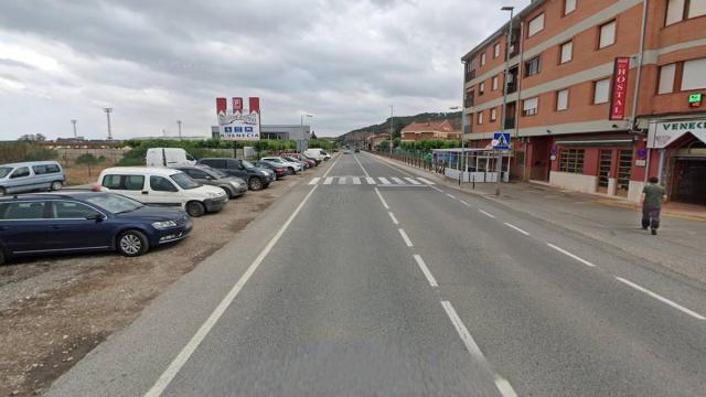  Vista del paso de peatones en el que ha ocurrido el fatal accidente, en Azagra. D.N.