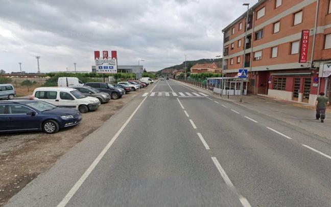  Vista del paso de peatones en el que ha ocurrido el fatal accidente, en Azagra. D.N.
