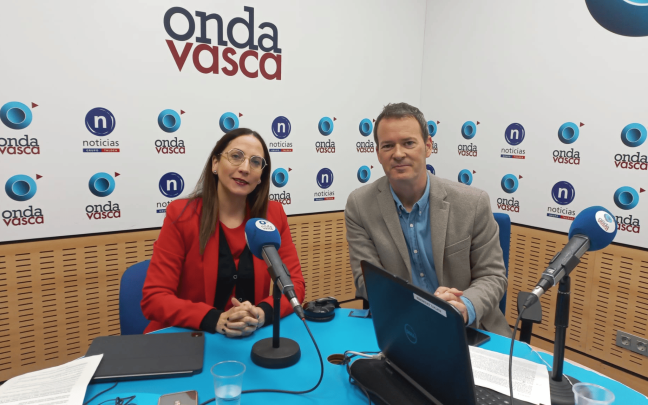 La consejera Begoña Pedrosa durante su entrevista en Onda Vasca con Txema Gutiérrez. La consejera Begoña Pedrosa durante su entrevista en Onda Vasca con Txema Gutiérrez.