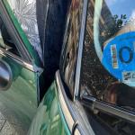Un coche que una etiqueta azul, que se corresponde con cero emisiones OSKAR MARTINEZ