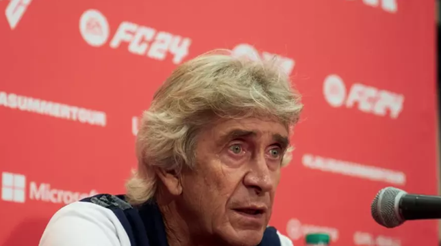 Manuel Pellegrini, en la rueda de prensa. / BETIS