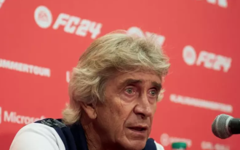 Manuel Pellegrini, en la rueda de prensa. / BETIS