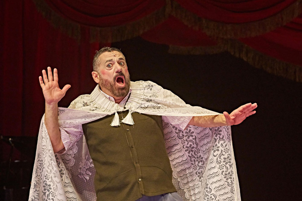 Pepón Nieto llega al Teatro Arriaga con "La Pasión Infinita"