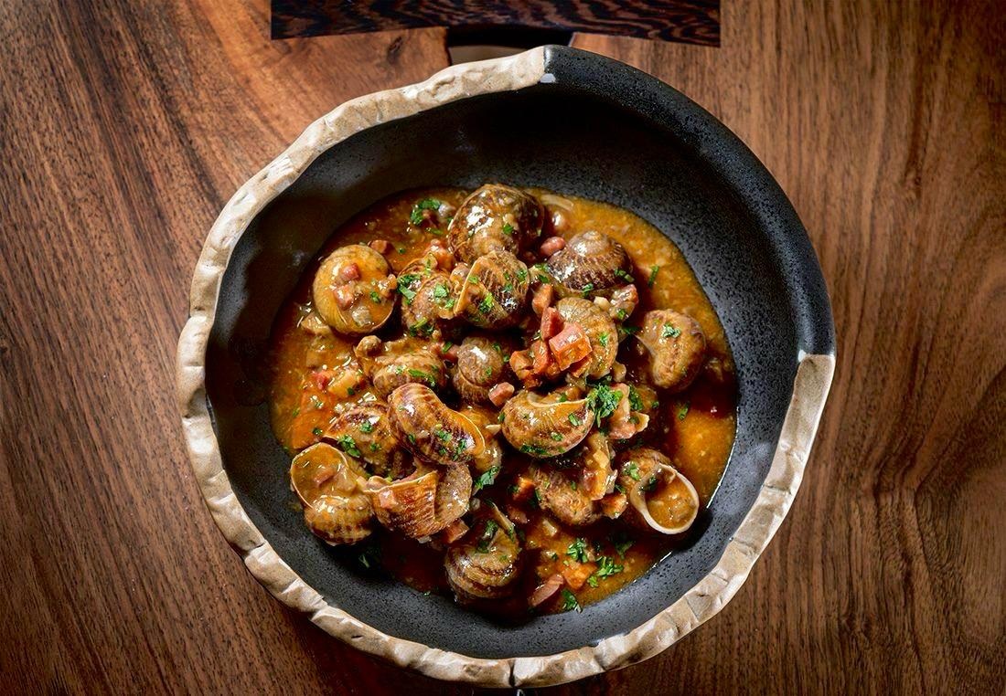 La famosa receta de caracoles con perretxikos del Zaldiaran. OV