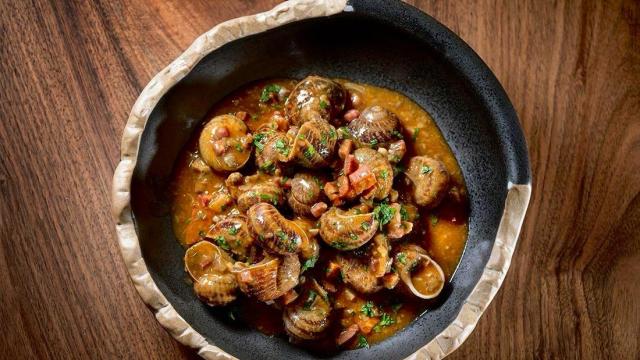 La famosa receta de caracoles con perretxikos del Zaldiaran. OV