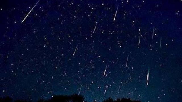 Imagen de una lluvia de estrellas Imagen de una lluvia de estrellas