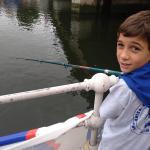 Iker participante en una edición anterior de la Escuela de Pesca sin muerte que organiza el Consorcio de Aguas Bilbao Bizkaia | ONDA VASCA