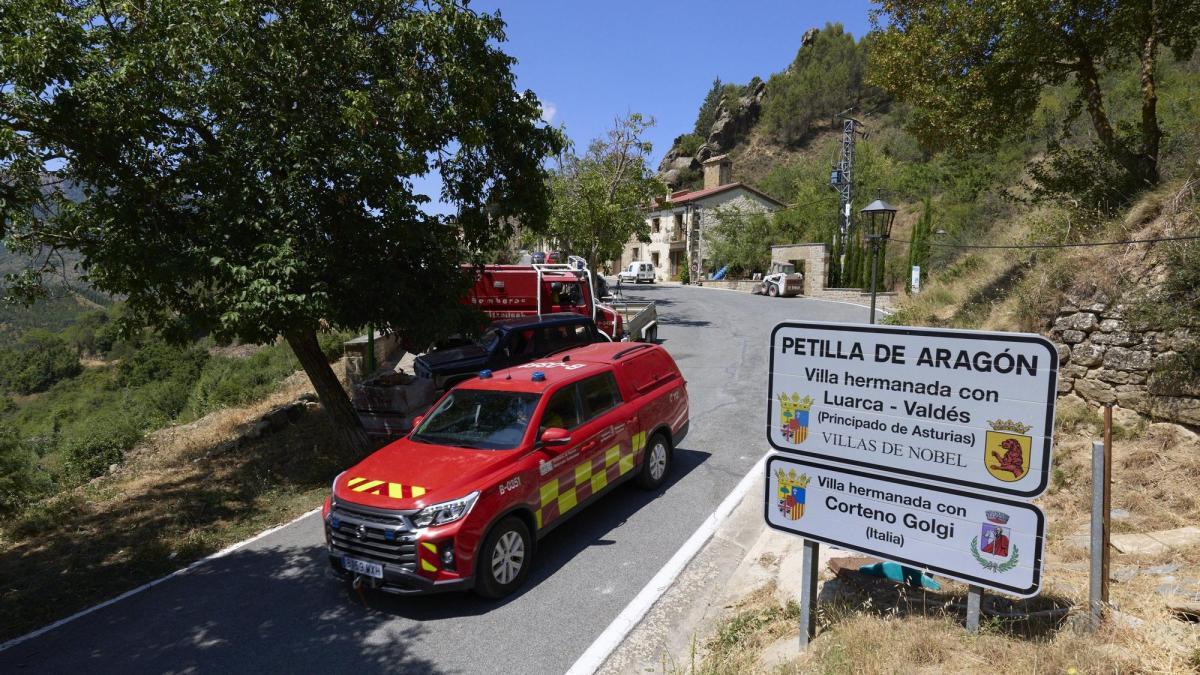 Petilla de Aragón, desalojada por el incendio de Orés. Unai Beroiz