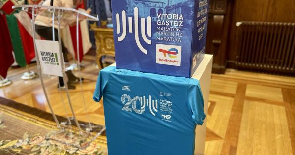 Presentación de la camiseta de este año del Vitoria-Gasteiz Maratón Martín Fiz. Fotos: Ayuntamiento de Gasteiz