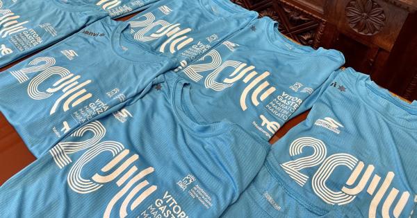Presentación de la camiseta de este año del Vitoria-Gasteiz Maratón Martín Fiz. Fotos: Ayuntamiento de Gasteiz