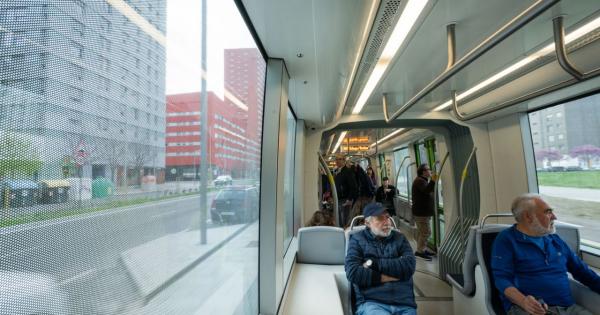 Primer día de funcionamiento del tranvía de Gasteiz hasta Salburua. Foto: Ayuntamiento de Gasteiz