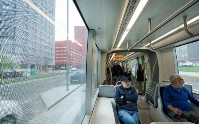 Primer día de funcionamiento del tranvía de Gasteiz hasta Salburua. Foto: Ayuntamiento de Gasteiz