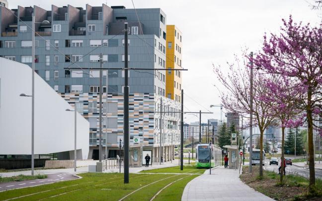 Primer día de funcionamiento del tranvía de Gasteiz hasta Salburua. Foto: Ayuntamiento de Gasteiz