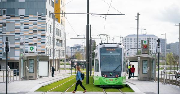 Primer día de funcionamiento del tranvía de Gasteiz hasta Salburua. Foto: Ayuntamiento de Gasteiz