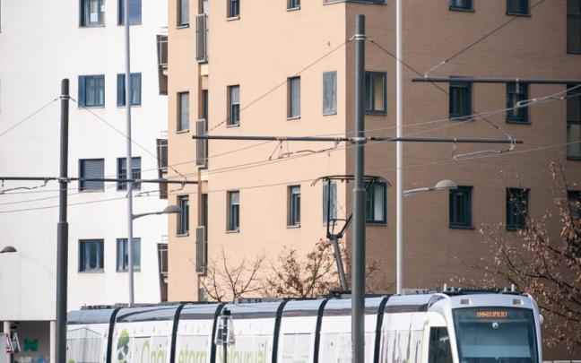 Primer día de funcionamiento del tranvía de Gasteiz hasta Salburua. Foto: Ayuntamiento de Gasteiz