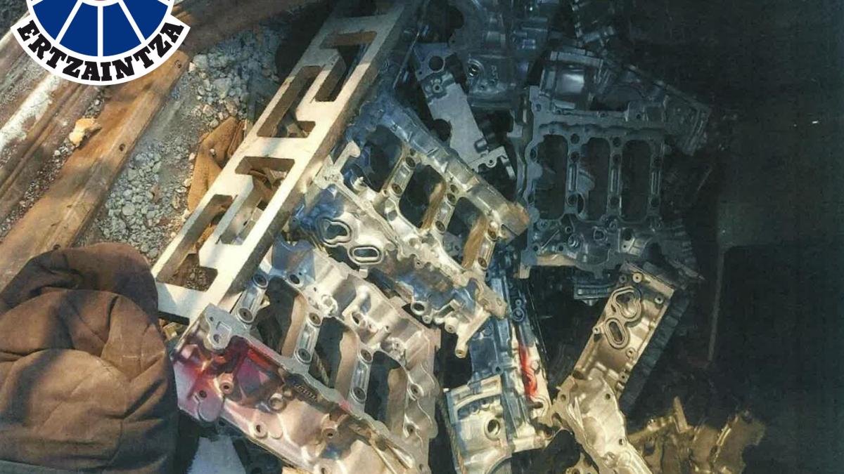 Piezas metálicas incautadas en Aretxabaleta. DEPARTAMENTO DE SEGURIDAD