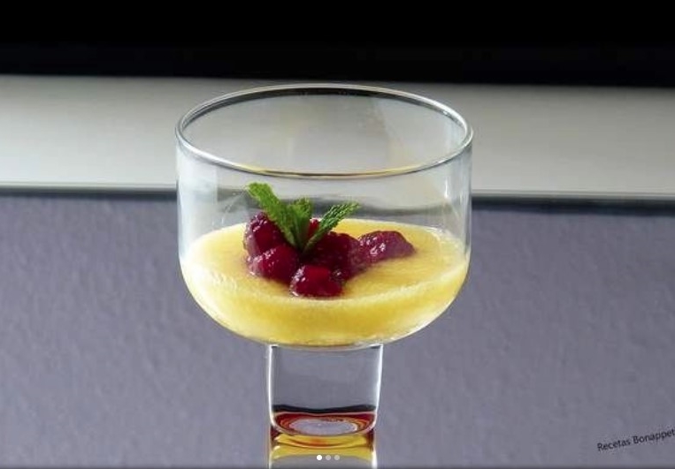 Sopa de piña y frambuesas | Instagram: @recetasbonappetit (David Lopez Coque)