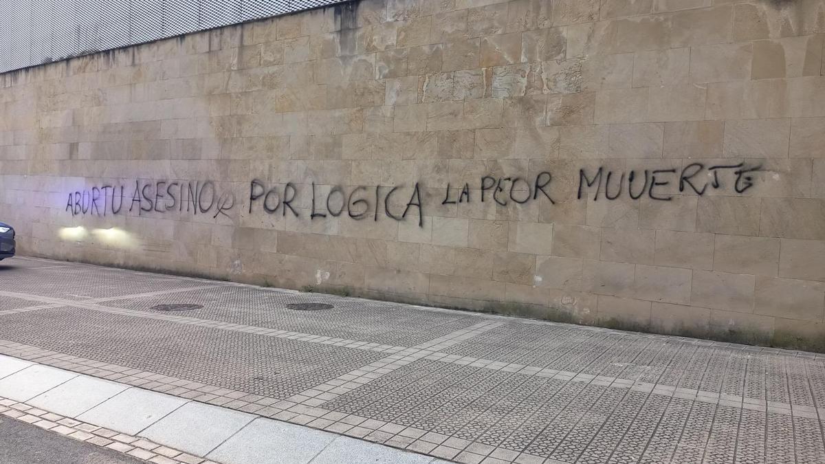 Pintadas amenazantes contra Juan Mari Aburto. Cedida
