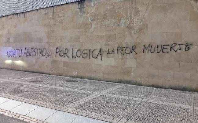 Pintadas amenazantes contra Juan Mari Aburto. Cedida Pintadas amenazantes contra Juan Mari Aburto. Cedida
