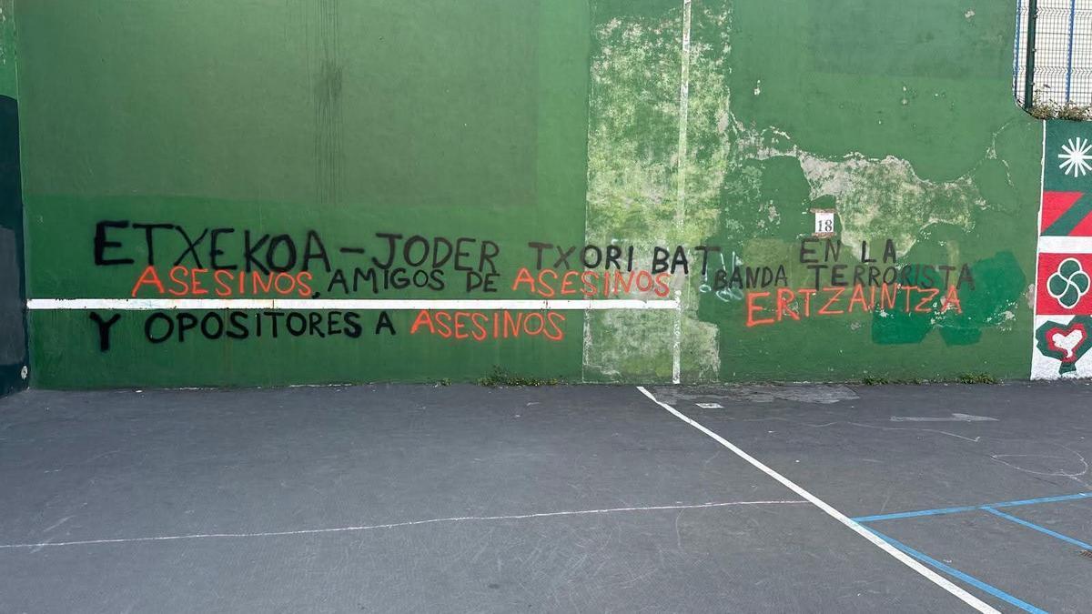 Pintada hecha en el frontón de Algorta / PNV