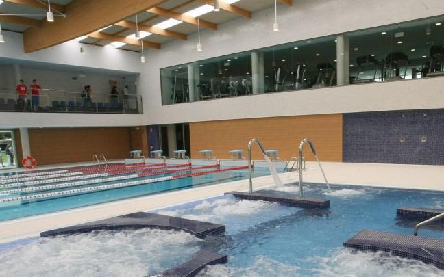 Vista general de las piscinas cubiertas de la AD San Juan. OSKAR MONTERO / DNN