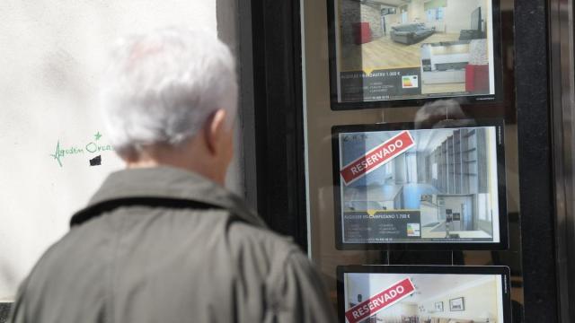 Pisos en alquiler en una inmobiliaria del centro de Bilbao. Markel Fernández