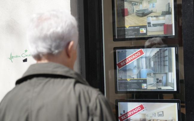 Pisos en alquiler en una inmobiliaria del centro de Bilbao. Markel Fernández