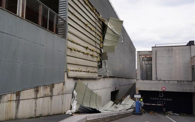 Estado de la fachada lateral de Leroy Merlín en Barakaldo |Oskar M. Bernal | Deia Estado de la fachada lateral de Leroy Merlín en Barakaldo |Oskar M. Bernal | Deia