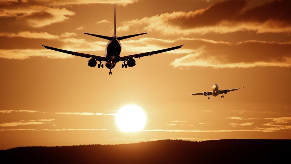 Imagen de dos aviones en vuelo. Foto: PIXABY