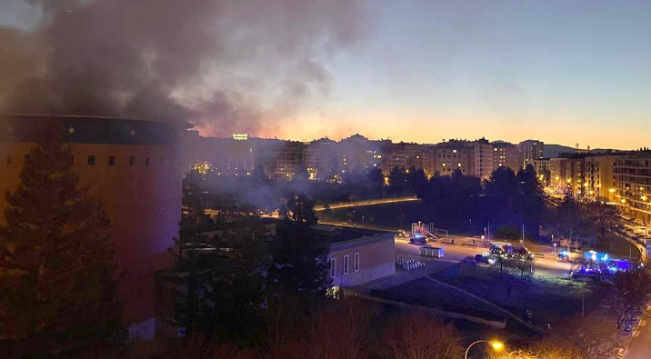 Vista del humo que emanaba a las 07:45 horas de la cúpula del Planetario de Pamplona. Sagrario Zabaleta Echarte.