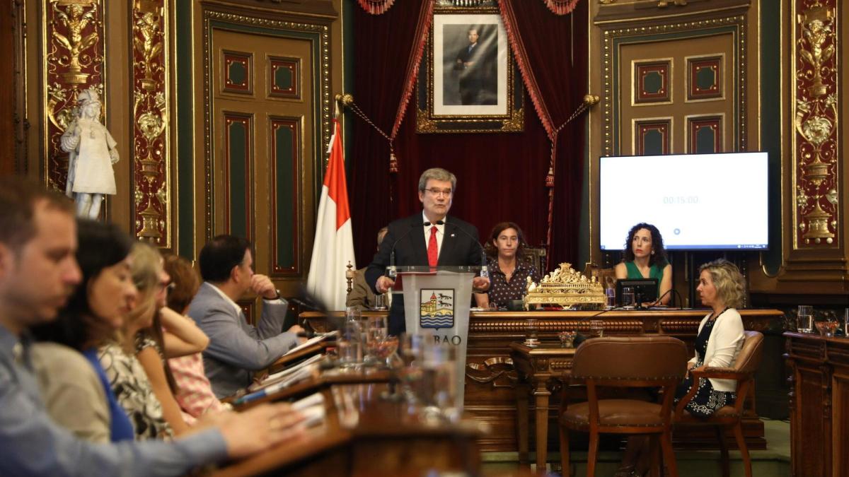 Aburto: "La política, la buena, merece la pena" El alcalde afronta su último pleno del Estado de la villa