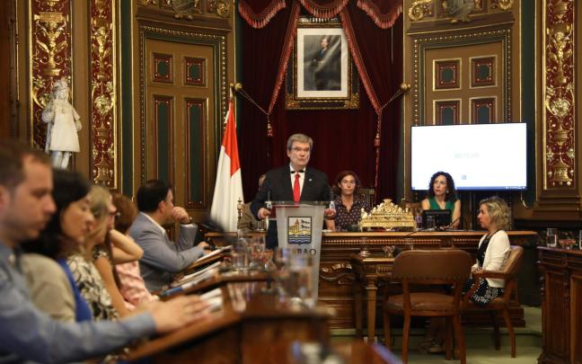 Aburto: "La política, la buena, merece la pena" El alcalde afronta su último pleno del Estado de la villa