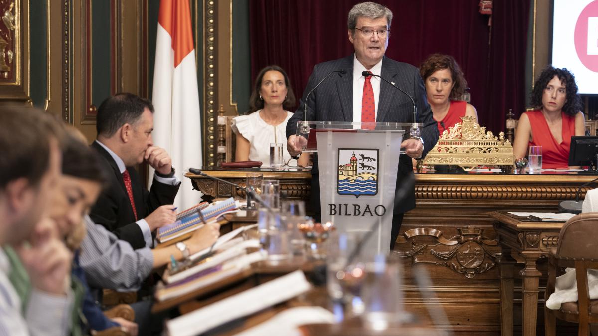 Juan Mari Aburto durante el pleno del estado de la Villa. BILBAO.EUS