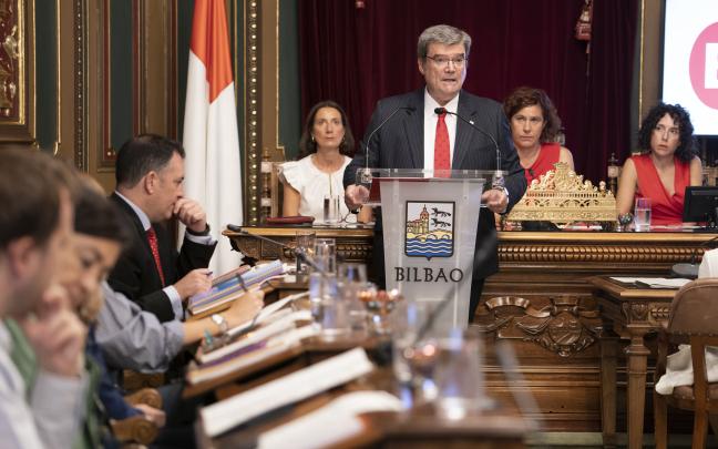 Juan Mari Aburto durante el pleno del estado de la Villa. BILBAO.EUS