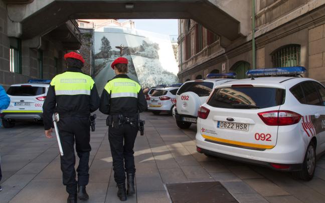 Imagen de archivo de dos agentes de la Policía Municipal de Bilbao | AYTO. BILBAO