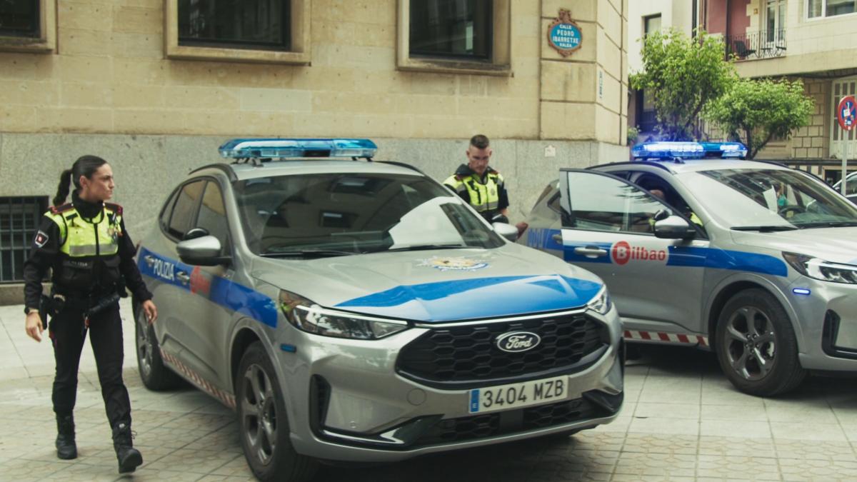Dos agentes de la Policía Municipal de Bilbao | Bilboko Udala