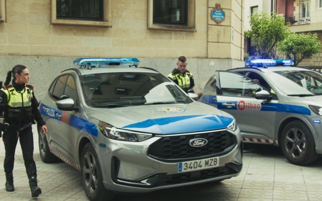 Dos agentes de la Policía Municipal de Bilbao | Bilboko Udala