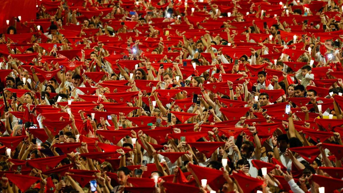 Pamplona se despide de las fiestas con el '¡Pobre de mí!'. Jon Urriza