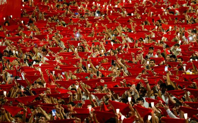 Pamplona se despide de las fiestas con el '¡Pobre de mí!'. Jon Urriza