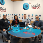 De izquierda a derecha: Gorka Artaza, Andrea Fernández, Txema Gutiérrez y Zigor Vallejo en los estudios de ONDA VASCA