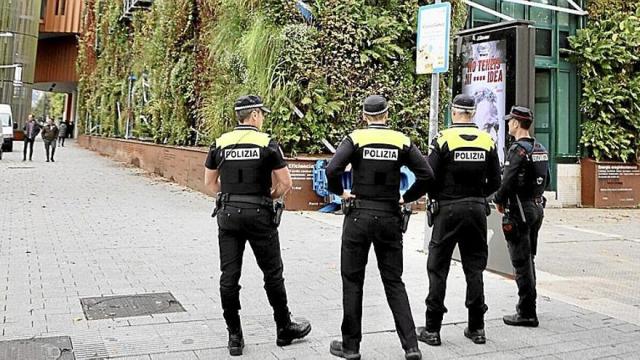 El hombre, de 34 años, también habría ordenado a su perro atacar a los agentes cuando acudieron al domicilio / Noticias de Álava