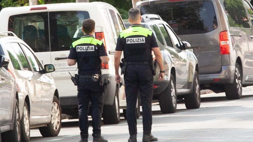 Agentes de la Policía Local de Vitoria Josu Chavarri