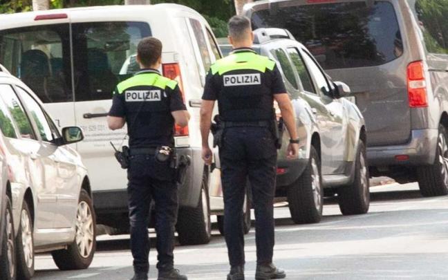 Agentes de la Policía Local de Vitoria Josu Chavarri