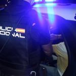 Un agente de la Policía Nacional practica una detención, en una imagen de archivo. POLICÍA NACIONAL